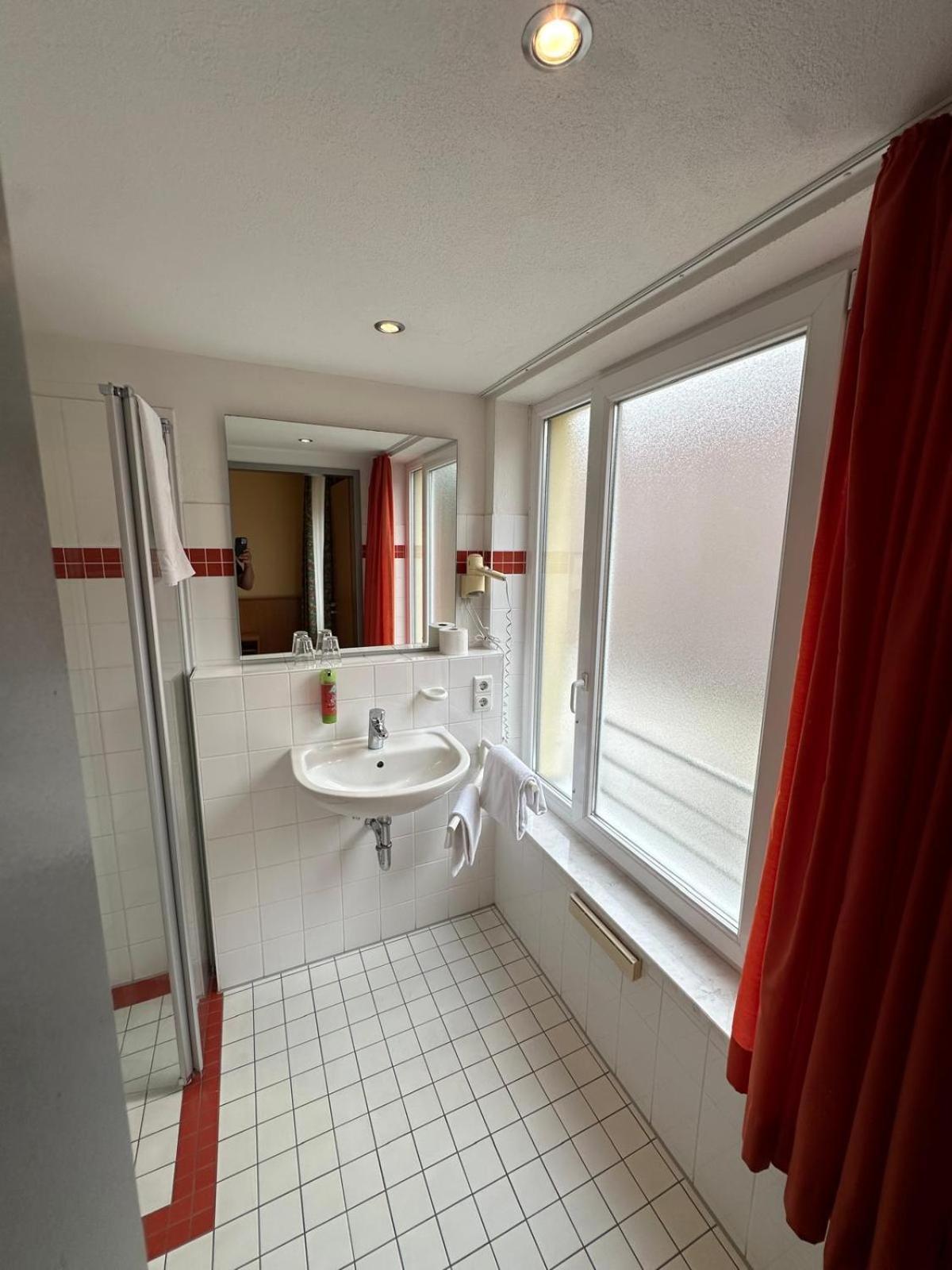 Gasthaus - Hotel Neue Post Meitingen Kültér fotó