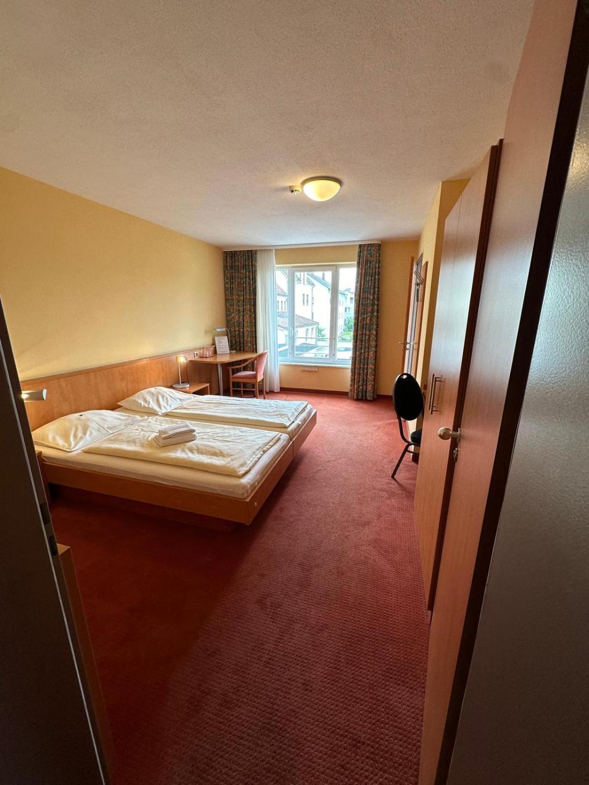 Gasthaus - Hotel Neue Post Meitingen Kültér fotó