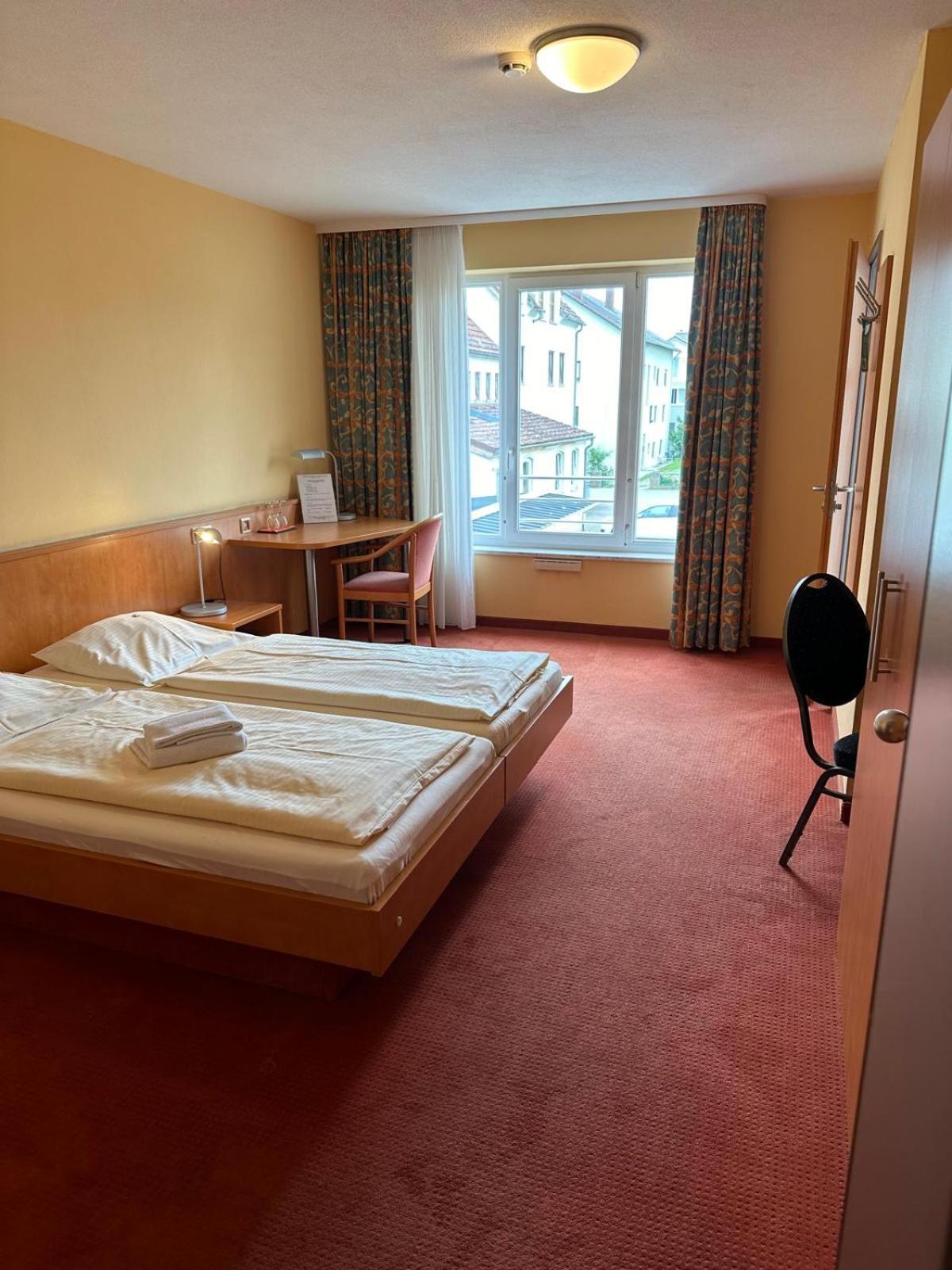 Gasthaus - Hotel Neue Post Meitingen Kültér fotó